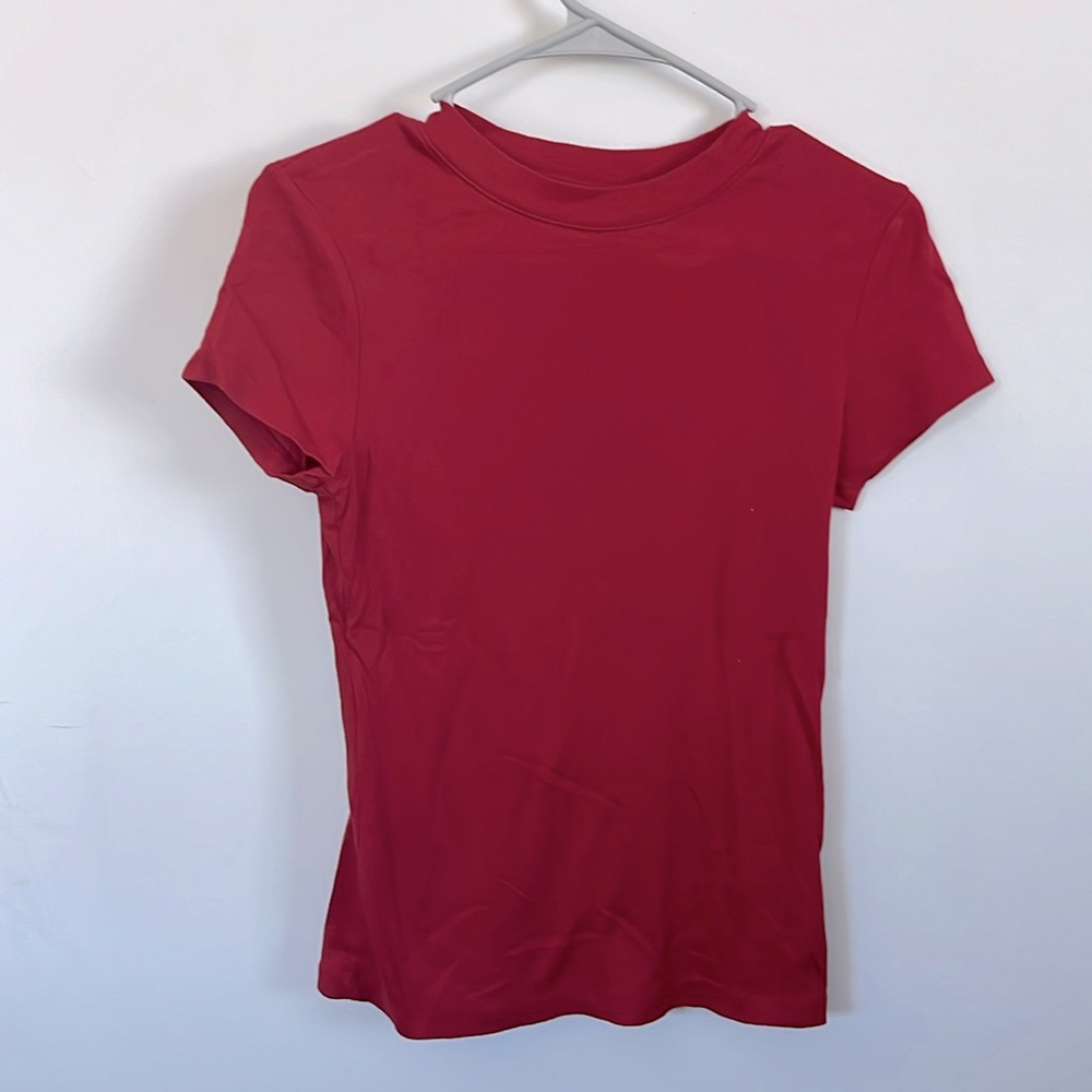 Women’s ribbed red shirt